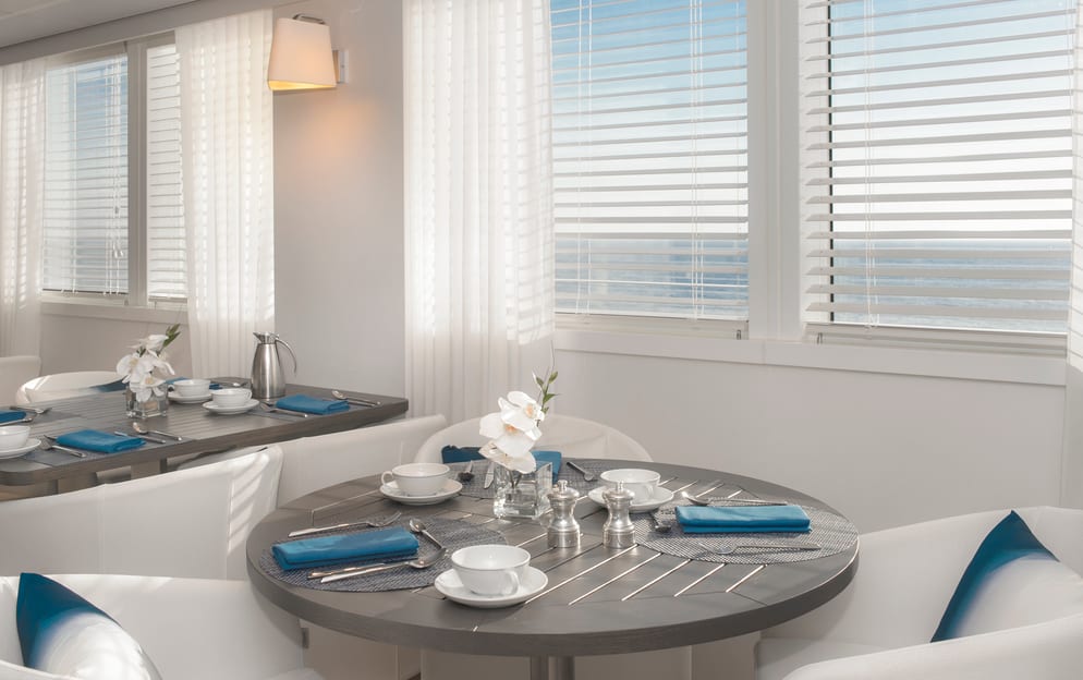 Ponant, Le Lyrial Grill Restaurant 01 ©PONANTFrançois Lefebvre.jpg